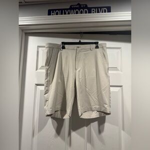 Greg Norman Collection Men's Cream Flat Front. Size 38 Shorts